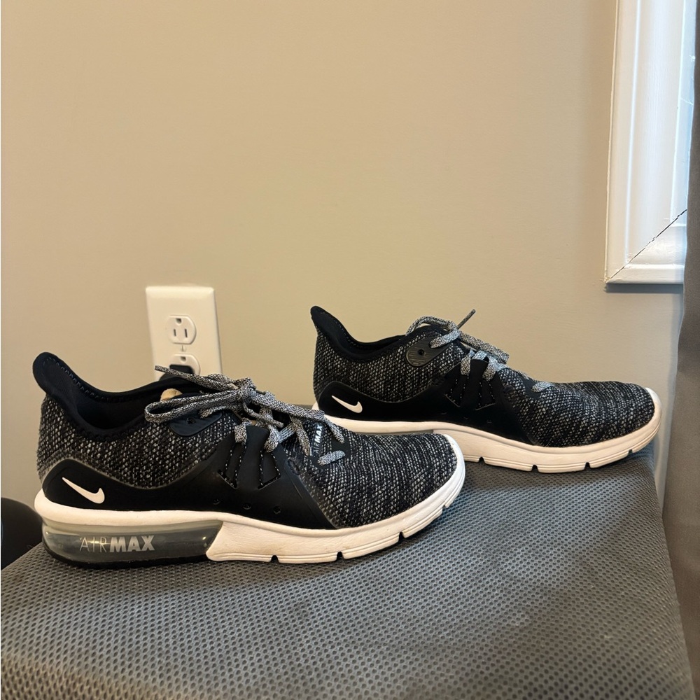 Nike Air Max Black and White Athletic Shoes - Picture 1 of 3